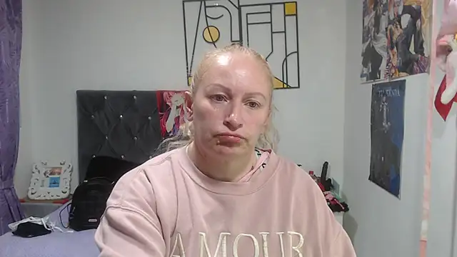 emperabigbootybigass live cam on StripChat