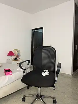 mirandaa_rogers (F teen) - fingers in my pussy + lovense🌸😈