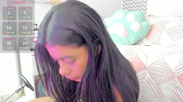 Jazminn_01 live cam on StripChat