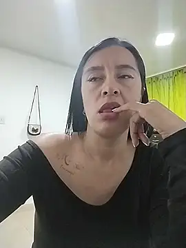 hailey85 live cam on StripChat