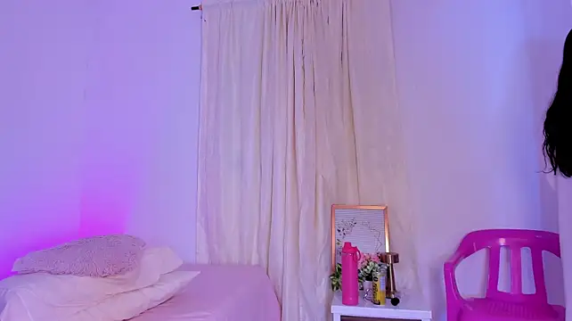 ninaht live cam on StripChat