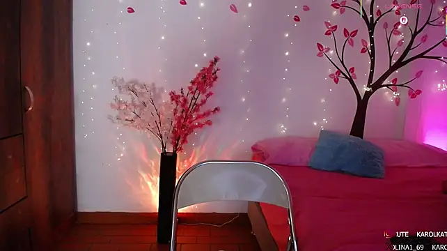 Karolina_1 live cam on StripChat