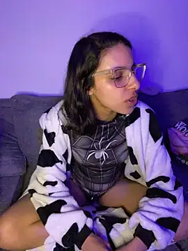 Poison_Ivy_29 live cam on StripChat