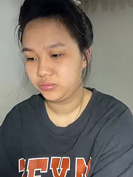 Almira6868 live cam on StripChat