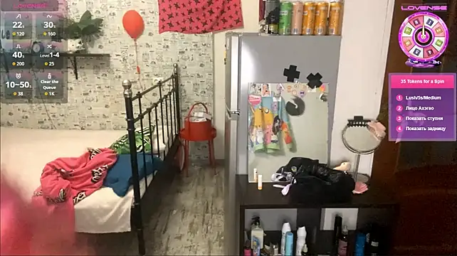 RedKittySquirrel live cam on StripChat