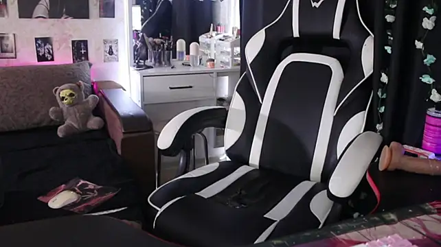 Kitty_goth live cam on StripChat