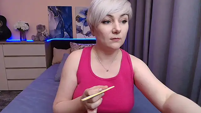 BlondPearl live cam on StripChat