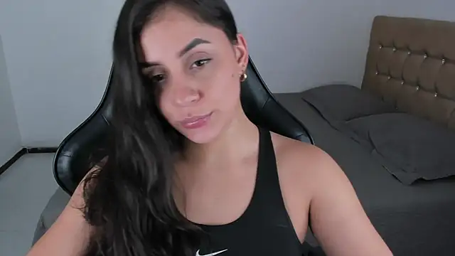 EmmaGrace1999 live cam on StripChat