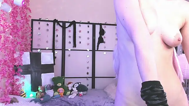 creamie_doll (F teen) - play nipples with ice