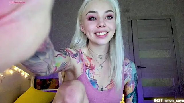 LillyMoure_ live cam on StripChat