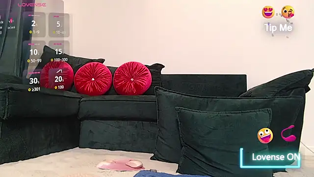 natasha-bigas live cam on StripChat