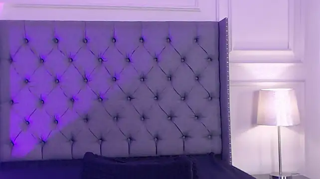 SunnyLuxxx live cam on StripChat