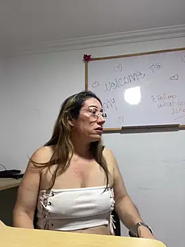kaylaMinov_ live cam on StripChat
