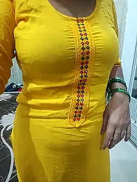 sexy_ladoo live room snapshot on Stripchat