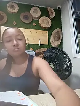 HeLiSa69ebony live cam on StripChat