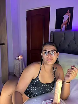 ema_zoe live cam on StripChat