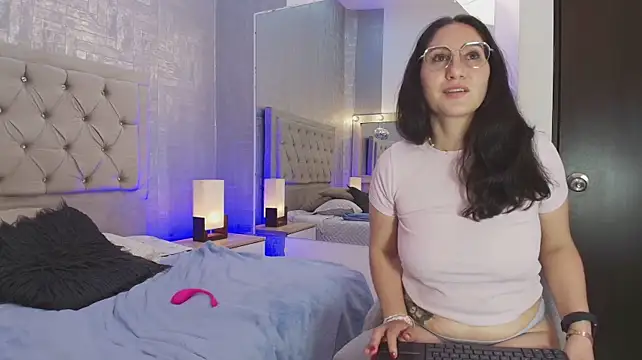 Antonella_Saa live cam on StripChat