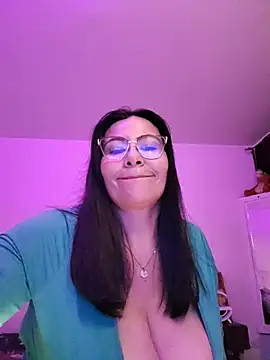 esmeralda_milf Momentaufnahme des Live-Raums auf Stripchat