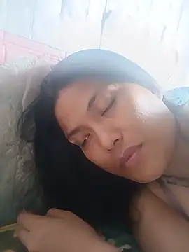 Uniquebeauty32 live cam on StripChat