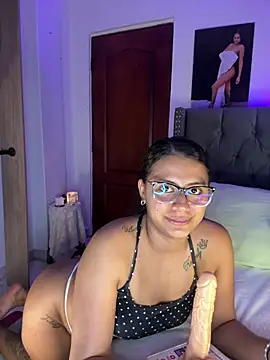 ema_zoe webcam