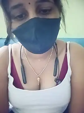 Tamil_Rani- live cam on StripChat