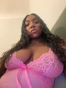 Chocolatetrini live cam on StripChat