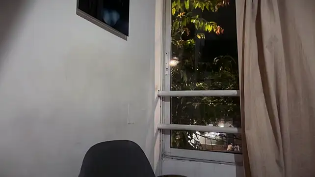 romeolovedark live cam on StripChat