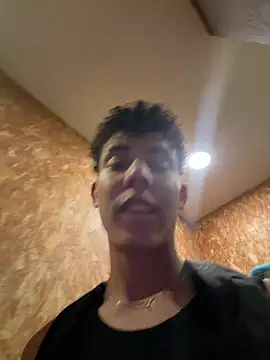 yoursexyjose (Ask my age) - TOUCH COCK TO STRANGER