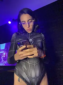 poison_ivy_29 (F young) - flash pussy