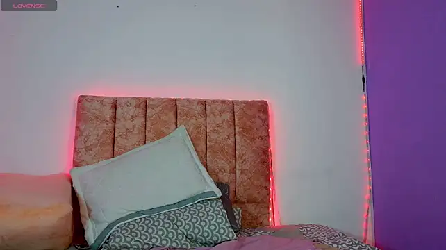 Ava_Raye live cam on StripChat