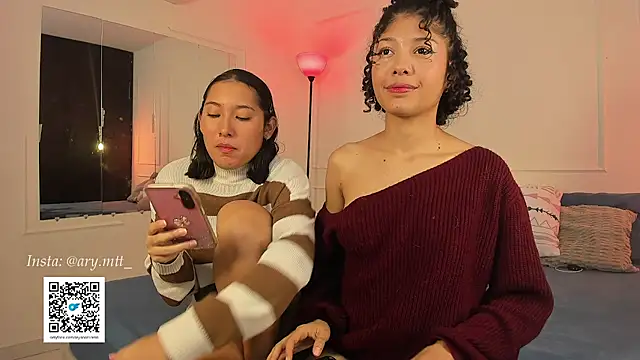 sweetgirlssx (G young) - Lick each other boobs😋