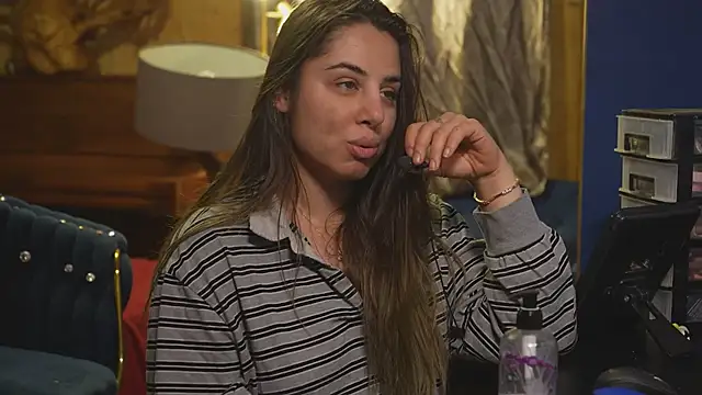 vanessadoyle (F young) - It becomes special to me.