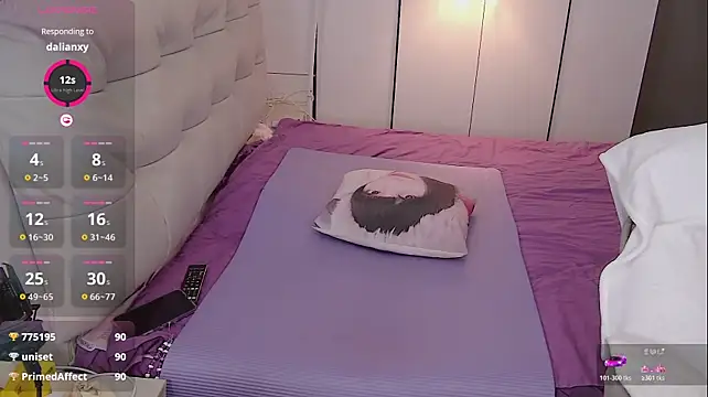 oliviari- (F milf) - 手指插穴穴一分钟