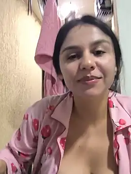 Daniela-rosee live cam on StripChat