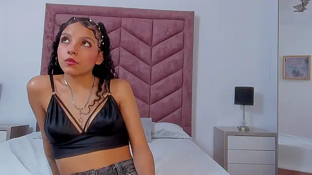 MiaLauren_ webcam