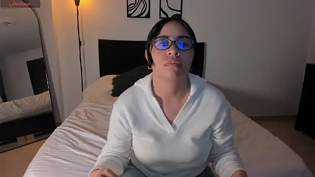 mai_evans live cam on StripChat