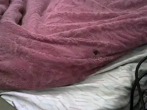 wetqucky1 live cam on StripChat