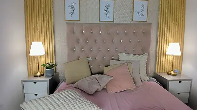 KamyGlam live cam on StripChat