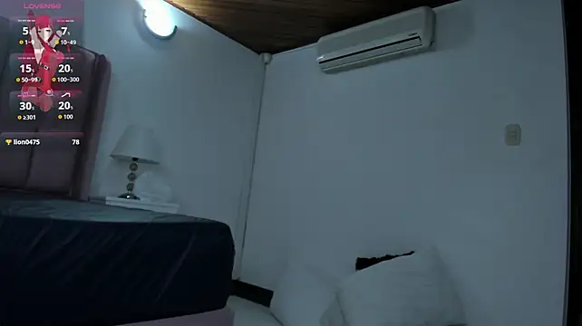 sarahtexas_ live cam on StripChat