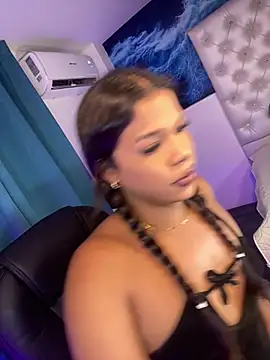 Keira_Fox31 live cam on StripChat
