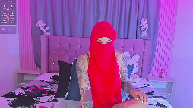 Nayla-Mouna live cam on StripChat