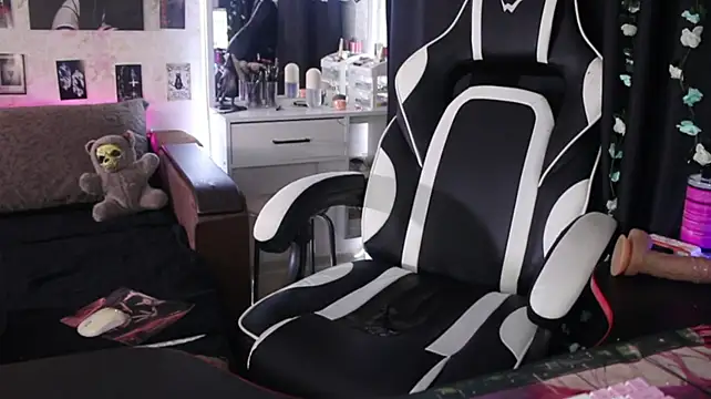 Kitty_goth live cam on StripChat