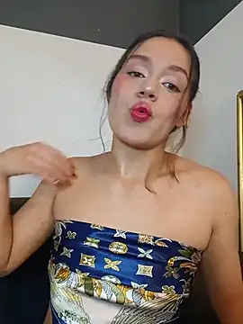 Danni_shy live cam on StripChat