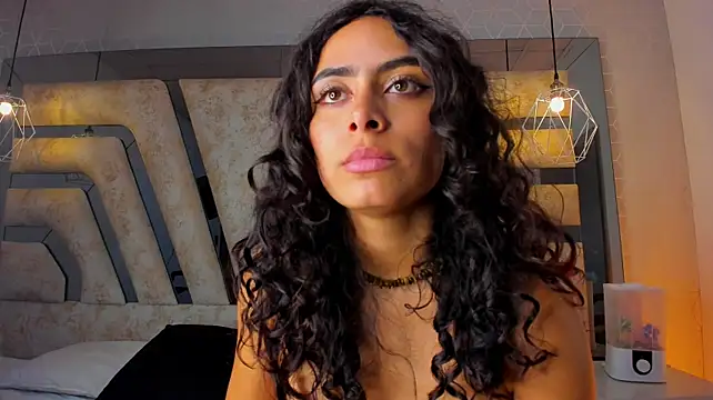 NiaVeraa live cam on StripChat