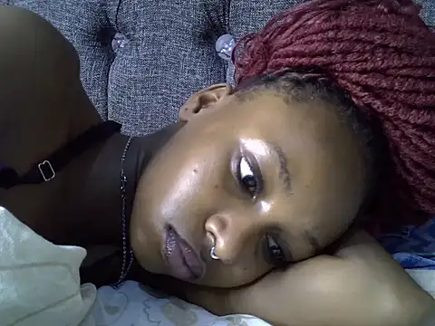 cocolaurah live cam on StripChat