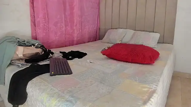stacyfoxxx live cam on StripChat