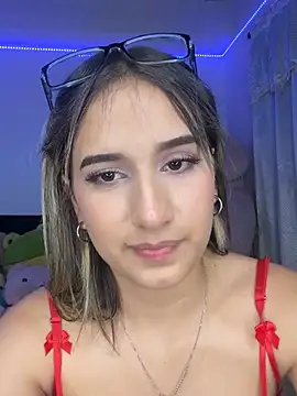 Lunny_Rosse live cam on StripChat