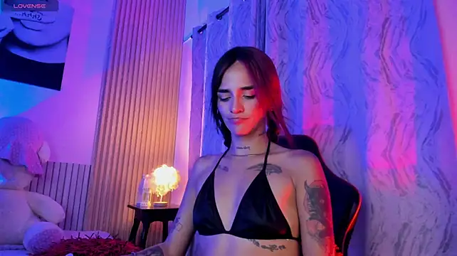 _ravynrouge1 live cam on StripChat