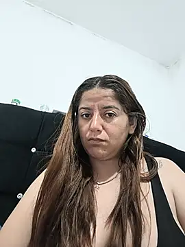Erikha_ruiz live cam on StripChat