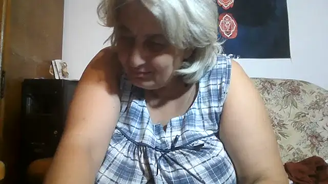 ExquisiteMature live cam on StripChat